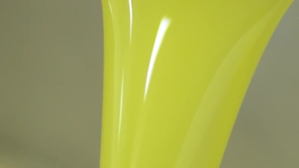Extra panenský olivový olej tekoucí v olejárně - Záběry, video