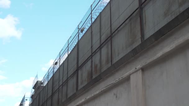 high prison fence with barbed wire - Filmagem, Vídeo
