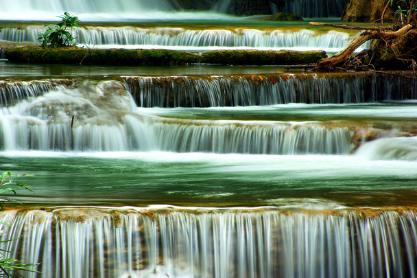 Close-up Huay mae Ka Min cachoeira em kanchanaburi, Tailândia
 - Foto, Imagem