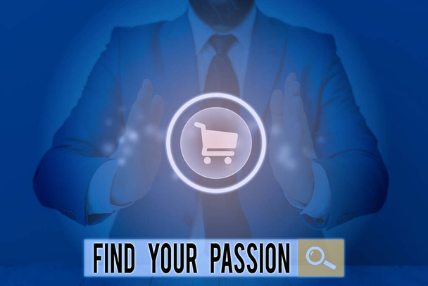 Пишу записку, показывающую "Найди свою страсть". Поиск мечты Найти лучшую работу или деятельность делать то, что вы любите
. - Фото, изображение