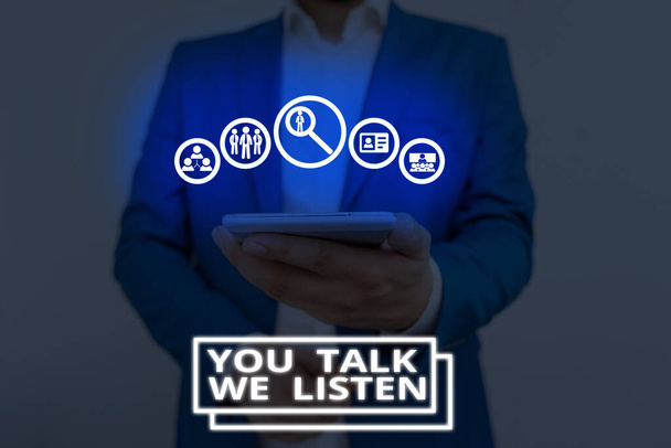 Manuscrito texto You Talk We Listen. Conceito que significa comunicação bidirecional Conversa motivacional
. - Foto, Imagem