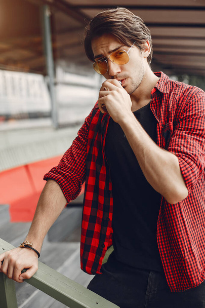 Stylish and elegant man in a city with vape - Foto, imagen
