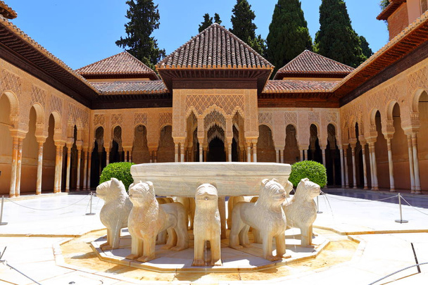  gyönyörű mór stílusú design Alhambra Granada - Andalúzia, Spanyolország, Európa - Fotó, kép