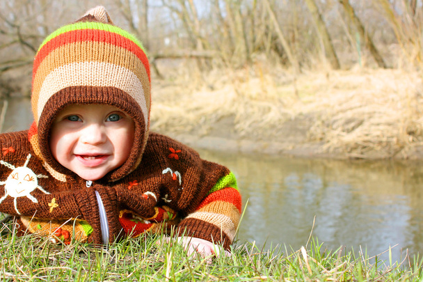Baby by River en automne
 - Photo, image