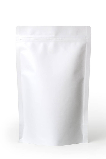 Emballage de sac à fermeture éclair en papier blanc. Isolé sur fond blanc. - Photo, image