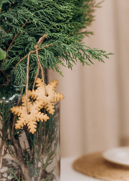 two snowflakes ginger christmas cookies pine vase - Fotoğraf, Görsel