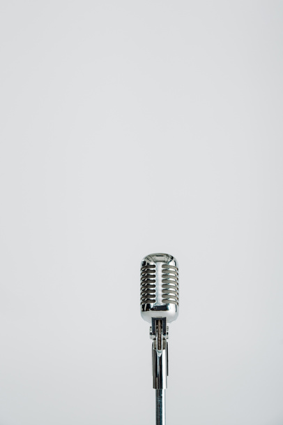 vintage mikrofon elszigetelt szürke fénymásolási hely  - Fotó, kép
