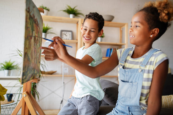 Cute children painting together. Education, art, fun and creativity concept. - Foto, Bild