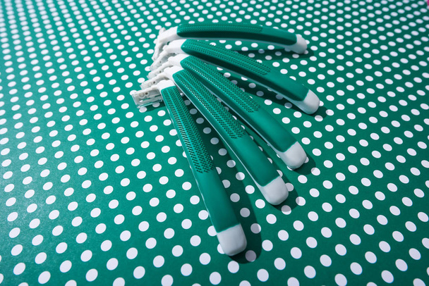disposable razors on green and white dotted background - Photo, Image
