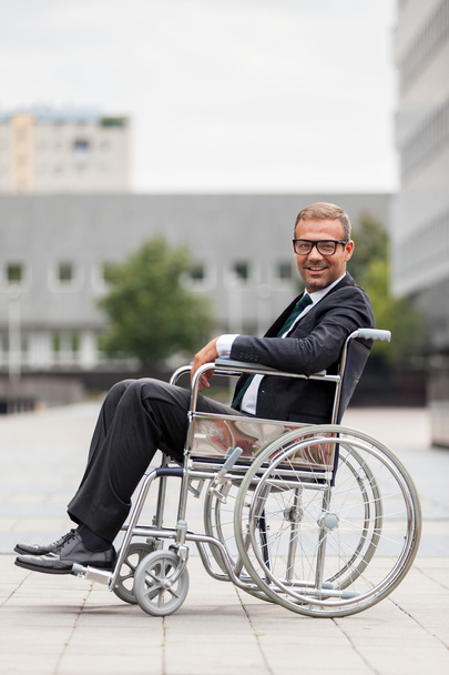 Businessman on wheelchair - Foto, afbeelding