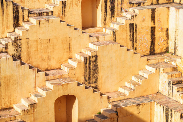 Beautiful view of steps and niches, Panna Meena ka Kund - Fotoğraf, Görsel