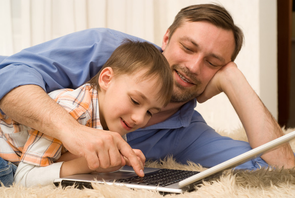 Father with sons is with laptop - Foto, Imagem