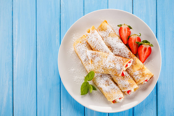 Sweet crepes with strawberries and sour cream - Fotoğraf, Görsel