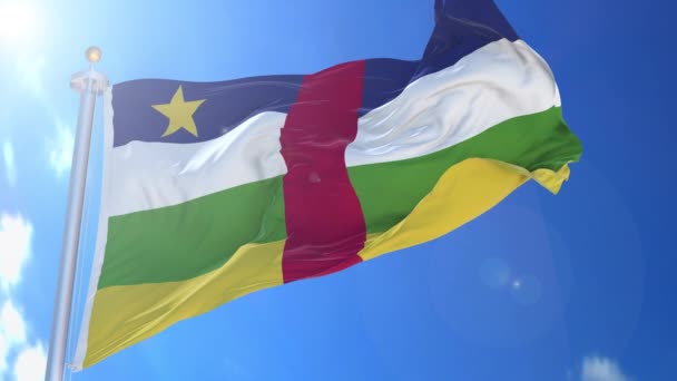 Centraal-Afrikaanse Republiek geanimeerde vlag in de wind met blauwe lucht op de achtergrond, groen scherm, blauw scherm of geïsoleerde achtergrond en de vlag op de volledige achtergrond, alles in een geanimeerde vlag pack. - Video