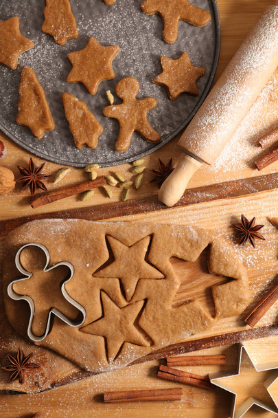 cooking christmas cookies, gingerbread biscuit - Фото, изображение