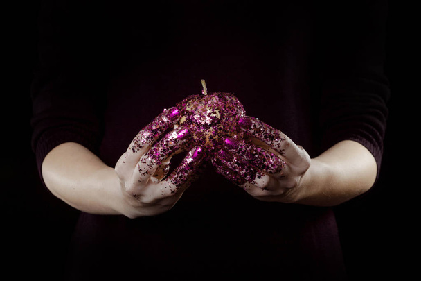 beautiful woman hands with glitter holding apple close up - Fotoğraf, Görsel