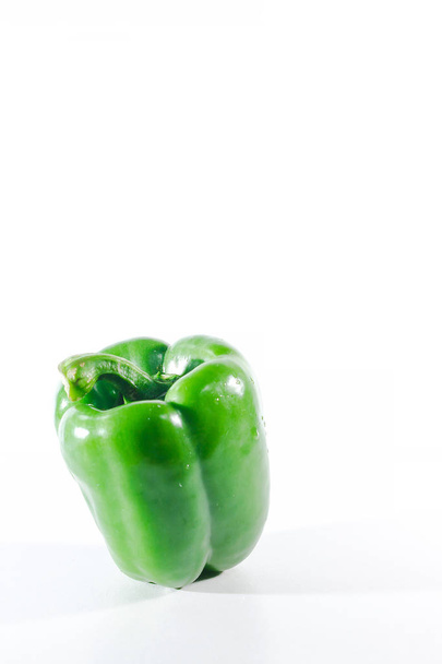 Green bell peppers on a white background, bell peppers are used for cooking and to be eaten fresh, bell peppers are non-spicy bell peppers. - 写真・画像