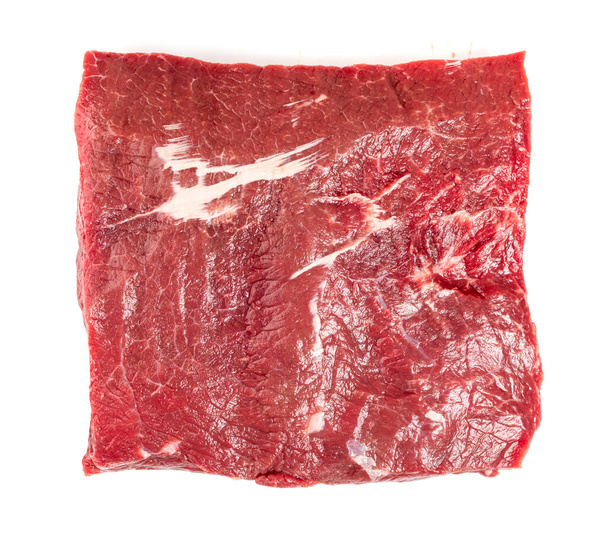 čerstvé syrové hovězí steak izolované na bílém pozadí - Fotografie, Obrázek