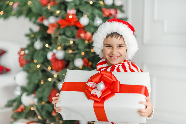 Happy excited child holding christmas gift box. - Valokuva, kuva