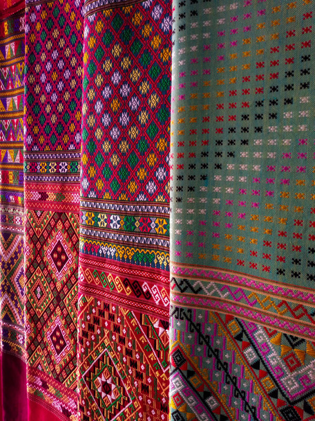 Tela de seda de patrón tailandés, telas tejidas a mano de tela de seda tailandesa
 - Foto, imagen