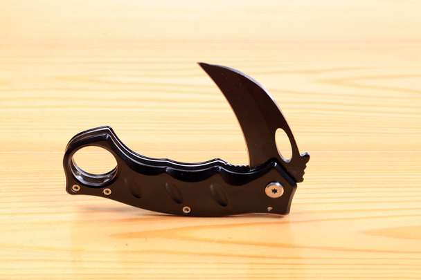 cuchillo plegable de acero inoxidable
 - Foto, Imagen