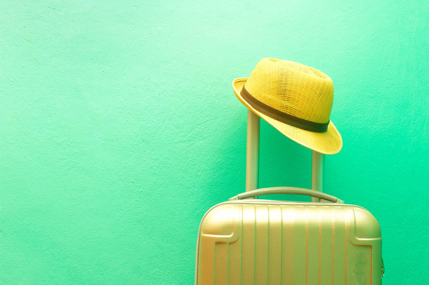 Sommerferien, Urlaub und Reisekonzept. Koffer oder Gepäckstück - Foto, Bild