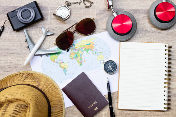 подорожі, відпустка поїздки, макет туризму крупним планом компас, гл
 - Фото, зображення