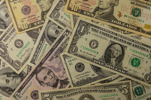 Achtergrond van verschillende dollarbankbiljetten - Foto, afbeelding
