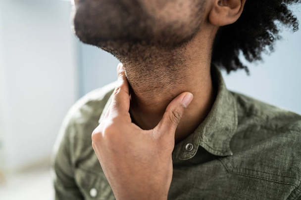 Close-up Of A Man's Hand Touching His Sore Throat - Fotoğraf, Görsel