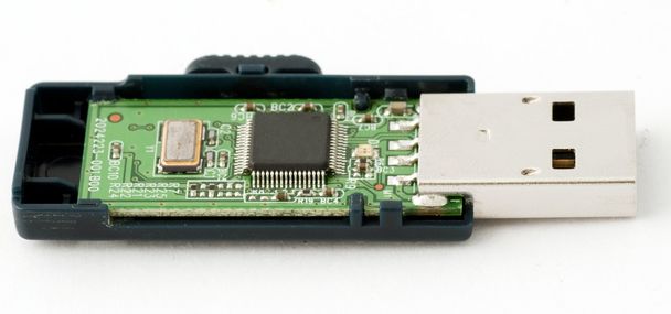 ραβδιά USB, pendrive αποσυναρμολογηθεί - Φωτογραφία, εικόνα