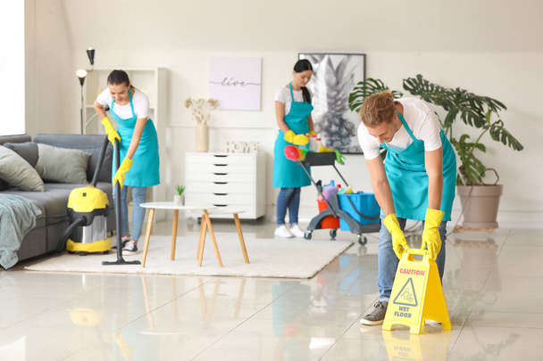 Equipe de zeladores limpeza plana
 - Foto, Imagem