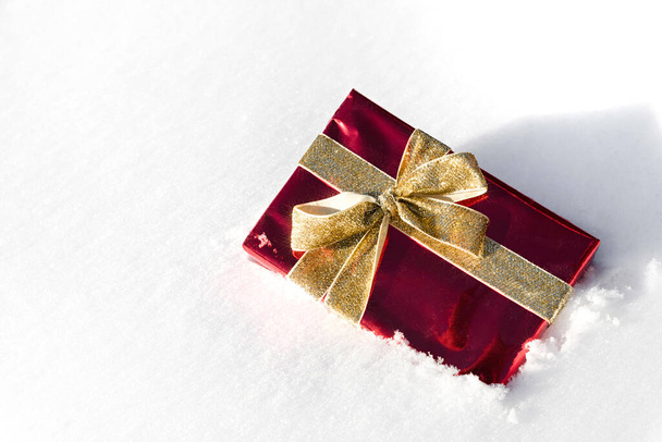 Snow and gift - Фото, зображення