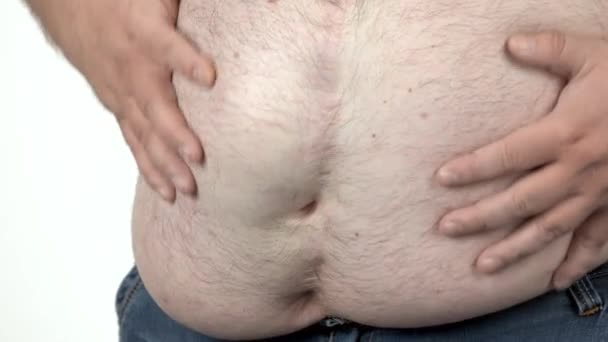 Hombre gordo sintiendo dolor en su estómago
. - Metraje, vídeo