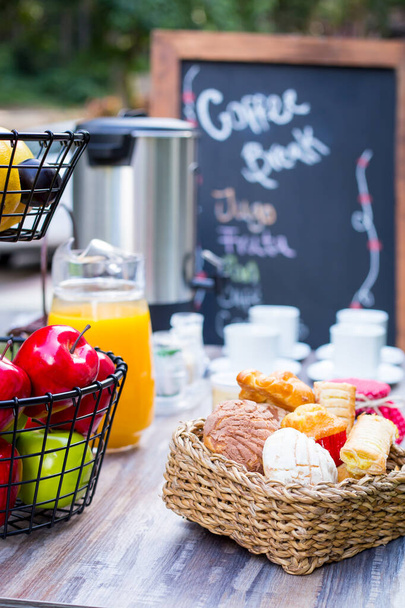 Breakfast served with coffee, juice, croissants and fruits - Foto, Imagen