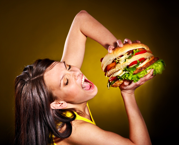 vrouw bedrijf hamburger. - Foto, afbeelding