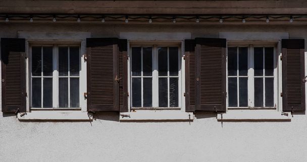 Old building in France. Wall with windows and shutters. Building with beautiful old architecture. Old window on old wall. - Fotografie, Obrázek