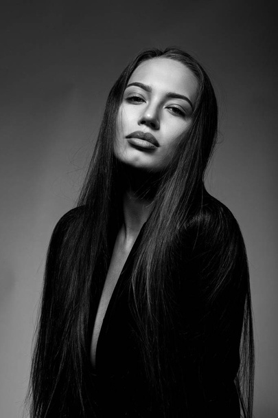 Contrast black and white portrait of a beautiful girl.  - Fotografie, Obrázek