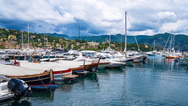 Fantastic summer vacation destination, superb Santa Margareta Luguria mediterranean cityscape with colorful buildings and boats, yachts in the bay. Italy, Europe. - Foto, Bild