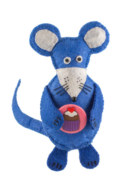 Саморобна м'яка іграшка схожа на щур або мишку на білому ізольованому фоні як символ Нового 2020 року
. - Фото, зображення