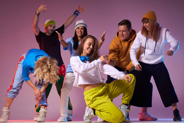 Group of young hip-hop dancers in studio - Foto, Imagem