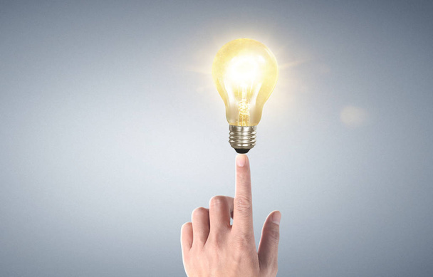 Main de tenir ampoule lumineuse, idée, innovation inspira
 - Photo, image