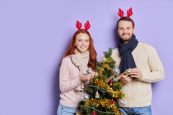 Christmas Couple.Happy Smiling Family at home - Foto, Bild