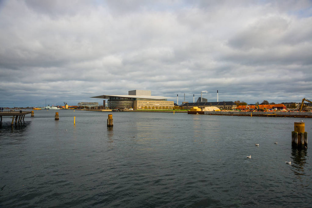 COPENHAGEN, DENMARK: Opera House. It is located on the island of Holmen in central Copenhagen. - Фото, зображення