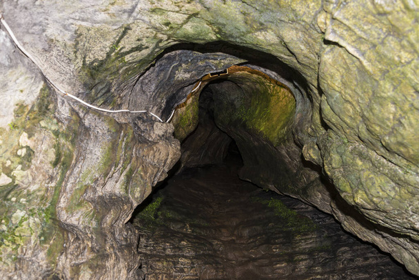 Az Akhshtyrskaya barlang egy mérföldkő az oroszországi Szocsihoz közel. 2019. október 27. - Fotó, kép