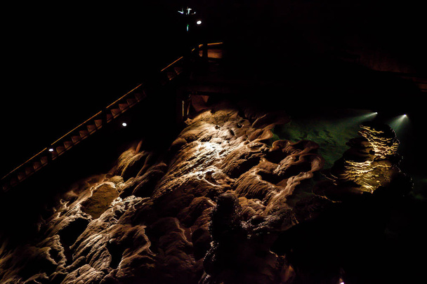 Podzemní jezero a stalaktity - Fotografie, Obrázek