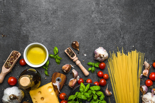 Fresh ingredients of spaghetti bolognese, italian food background - Foto, afbeelding