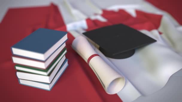 Mezuniyet şapkası, Kanada bayrağı üzerine kitaplar ve diploma. Kanada 'da yükseköğretime ilişkin kavramsal 3d animasyon - Video, Çekim