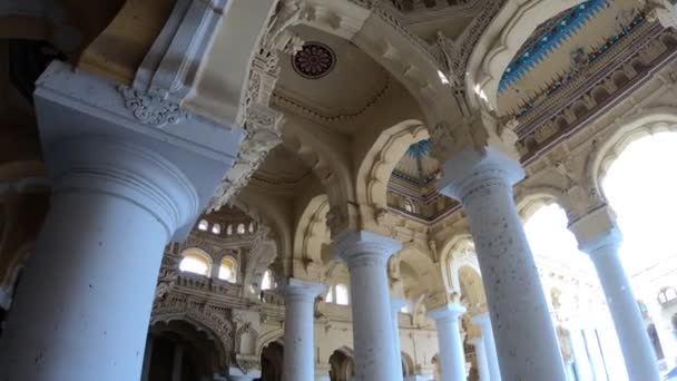 gopro hős 7 fekete vágatlan film felvételeket belülről gyönyörű hindu vallási templom látott több ezer hatalmas pillérek hozzáteszi, szépség a felvételeket, egy nagyon híres turisták helyszínen és utazási cél, vonzza több külföldi. - Felvétel, videó