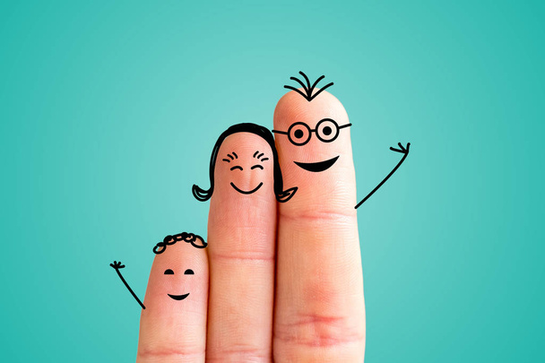 Dedos pintados concepto de familia feliz, fondo azul
 - Foto, imagen
