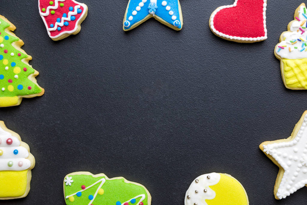 Top view of christmas holiday cookies decorated with multicolored icing. - Valokuva, kuva